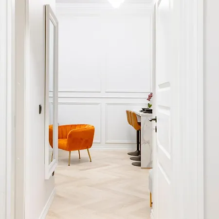 Apartment Elegant With Sauna, Town Hall Square, Old Town Tallinn