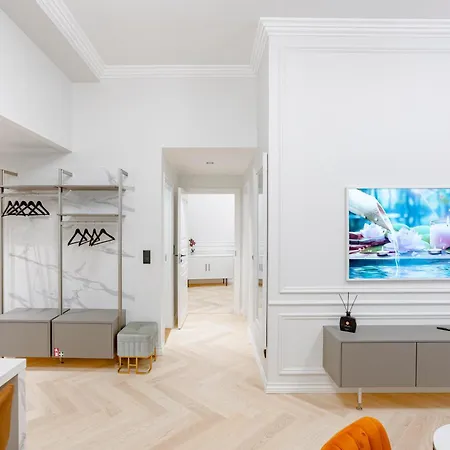 Elegant With Sauna, Town Hall Square, Old Town Talin