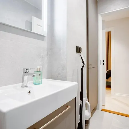 Elegant With Sauna, Town Hall Square, Old Town Apartamento