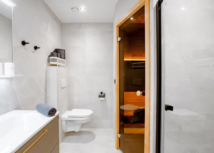 Elegant With Sauna, Town Hall Square, Old Town Apartamento