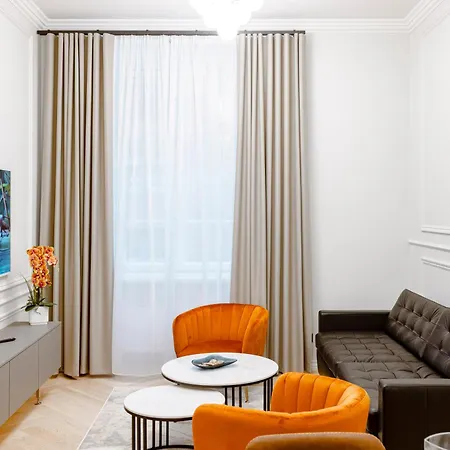 Elegant With Sauna, Town Hall Square, Old Town شقة *