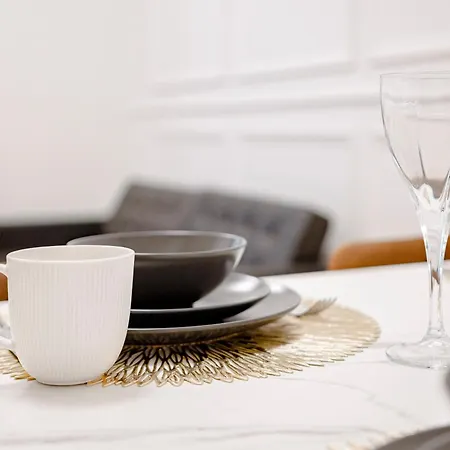 شقة Elegant With Sauna, Town Hall Square, Old Town *