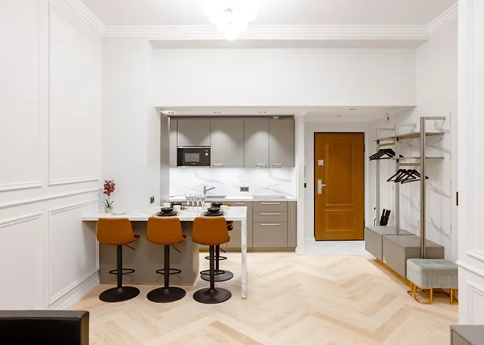 Elegant With Sauna, Town Hall Square, Old Town * تالين