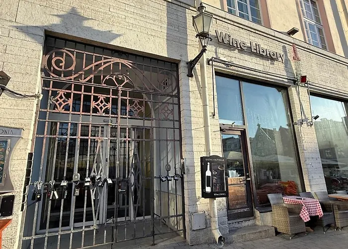 Elegant With Sauna, Town Hall Square, Old Town شقة تالين