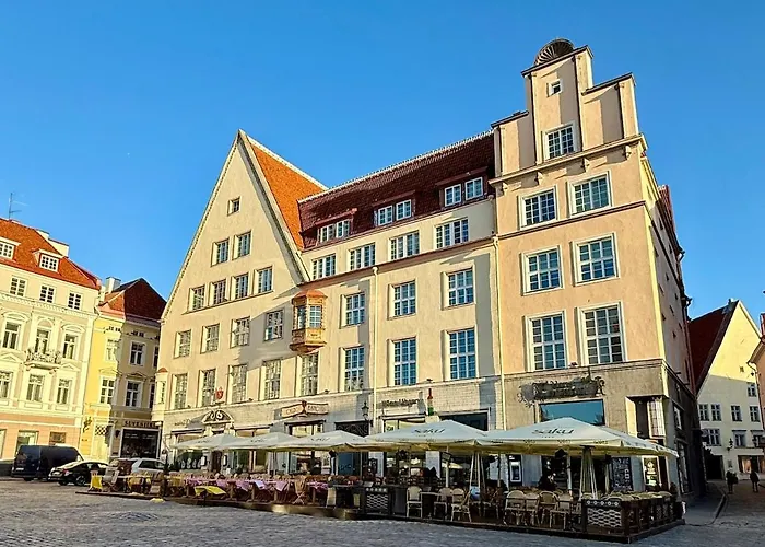 Elegant With Sauna, Town Hall Square, Old Town * تالين